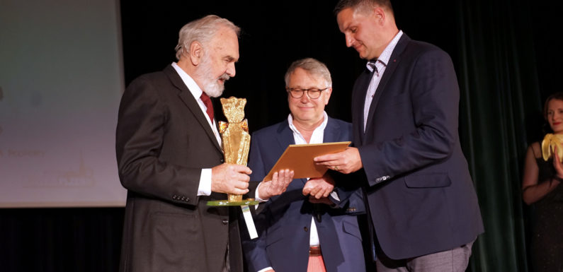Zdeněk Svěrák, Daniela Kolářová, Petr Kolečko i Spejbl a Hurvínek mají „Zlatého velblouda“